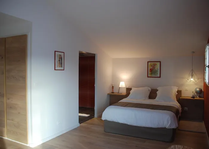 Les Ambeles فندق مبيت وإفطار